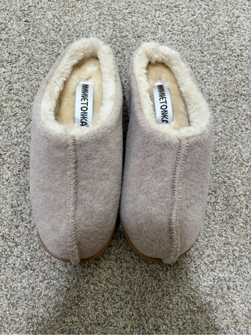 Minnetonka Women's Light Taupe Plush Slip-On Slippers - new without tags